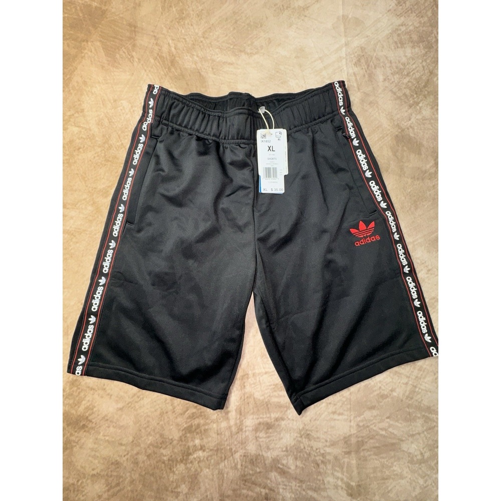 NWT Boys Adidas Originals Trefoil Lifestyle Shorts Black/Red IX1852 Size XL